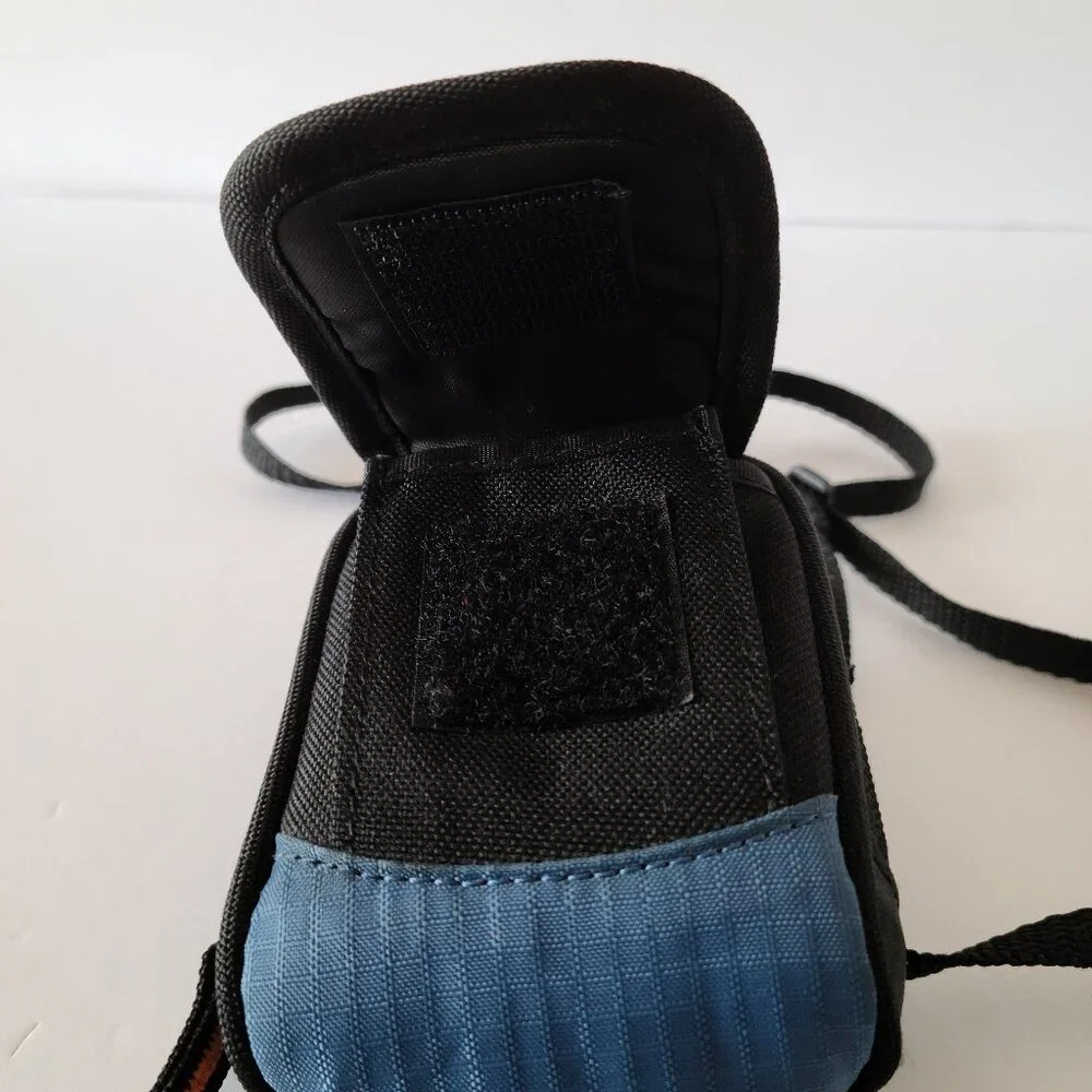 LOWEPRO RIDGE 10- DIGITAL CAMERA CASE ARTIC BLUE/BLACK WITH STRAP